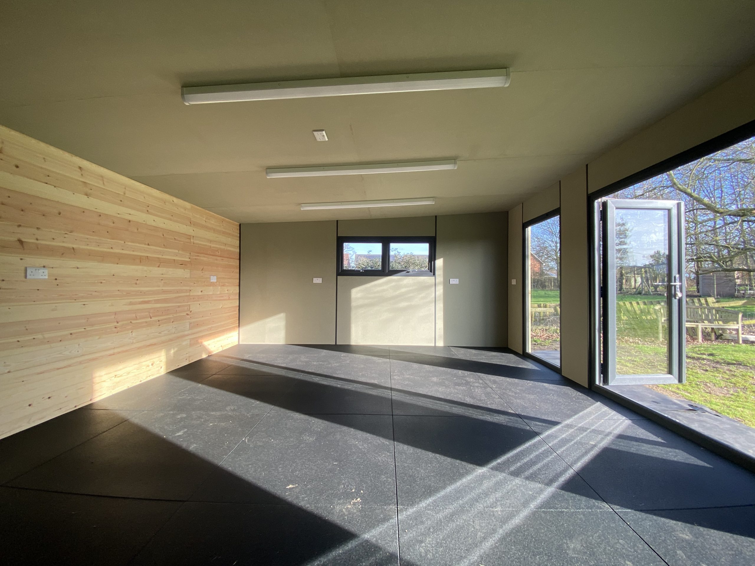 Model | Edge - Image 3